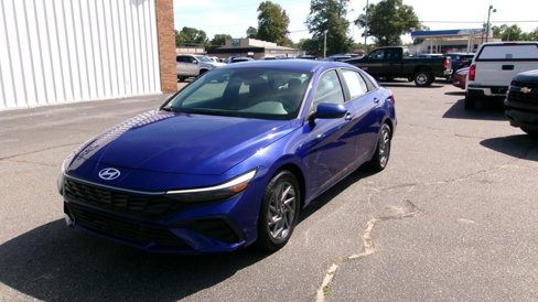 Used 2024 Hyundai Elantra SEL image 2