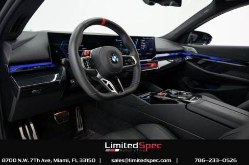 Used 2025 BMW M5 image 28
