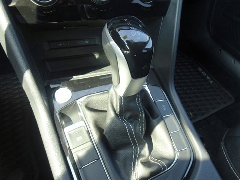 Certified 2024 Volkswagen Taos SE image 15