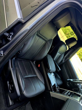 Used 2020 Land Rover Discovery HSE image 13