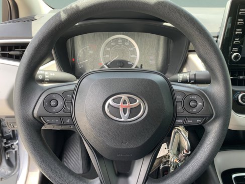 Used 2020 Toyota Corolla LE image 38