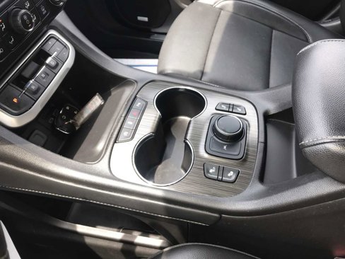 Used 2023 GMC Acadia SLT image 21