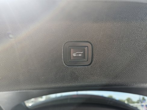 Used 2018 Buick Enclave Avenir w/ LPO, Cargo Package image 17