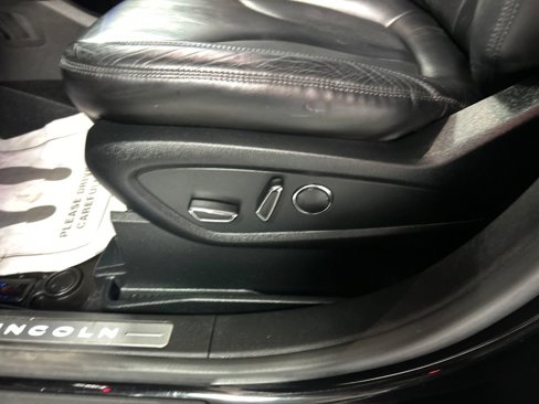 Used 2016 Lincoln MKX Select image 12