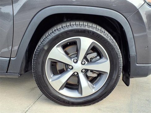 Used 2021 Jeep Cherokee Limited image 18
