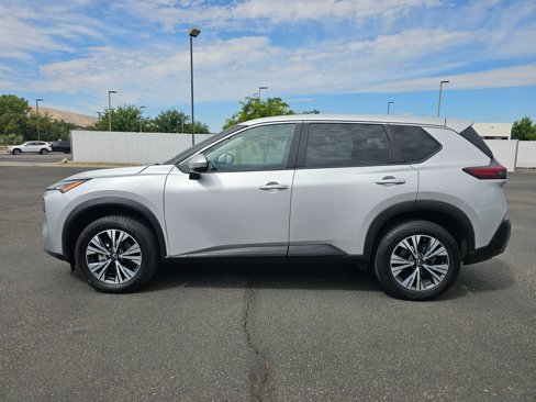 Used 2023 Nissan Rogue SV image 3