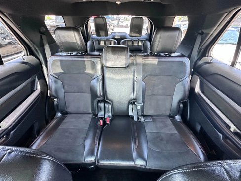 Used 2018 Ford Explorer XLT w/ Equipment Group 202A image 8