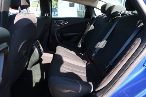 Used 2016 Chrysler 200 Limited w/ Convenience Group image 7