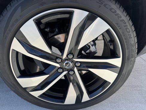Certified 2024 Volvo XC40 B5 Plus image 34