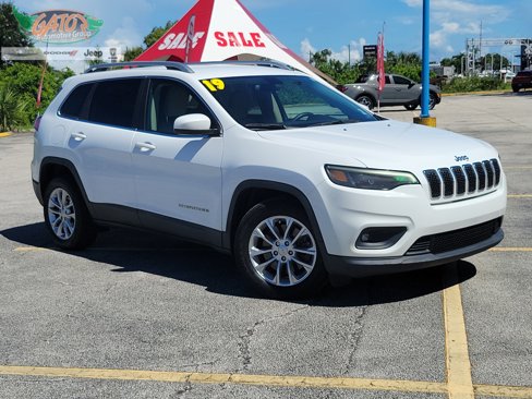 Used 2019 Jeep Cherokee Latitude w/ Popular Appearance Group image 1