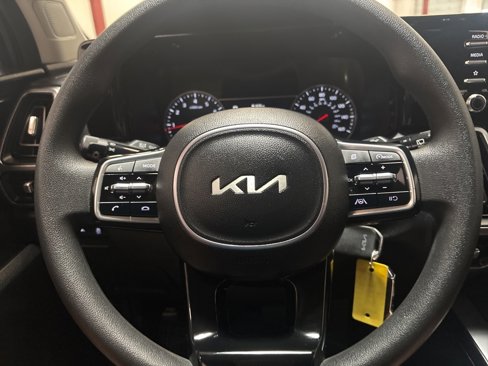 Used 2023 Kia Sorento LX image 14
