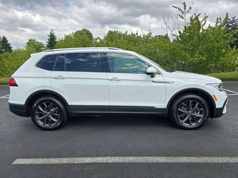 Used 2022 Volkswagen Tiguan SE image 3