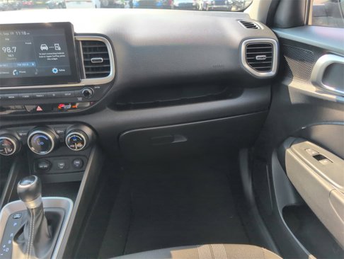 Used 2021 Hyundai Venue SEL image 17