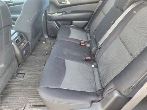 Used 2018 Nissan Pathfinder SV image 11