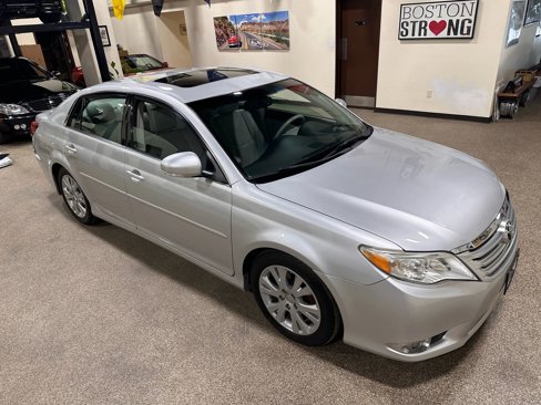 Used 2012 Toyota Avalon Limited image 9