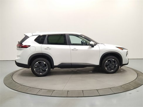Used 2024 Nissan Rogue SV image 7