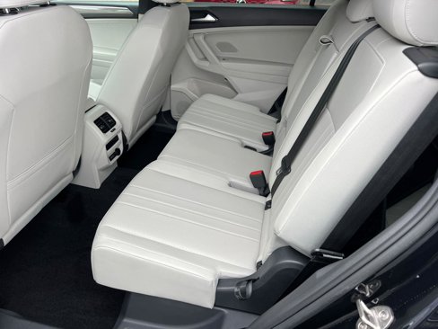 Used 2023 Volkswagen Tiguan SE R-Line image 21