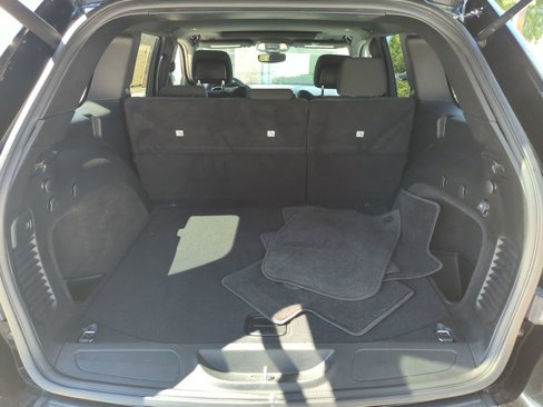 Used 2019 Jeep Grand Cherokee Laredo image 22