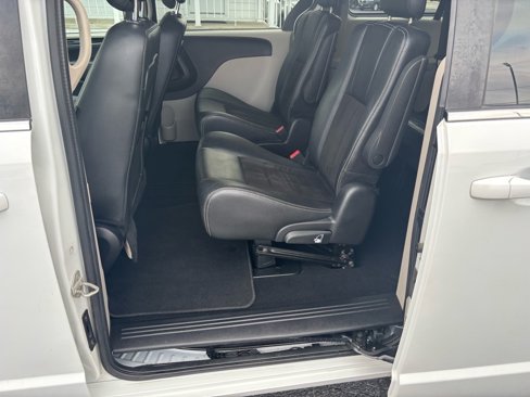 Used 2019 Dodge Grand Caravan SXT image 15