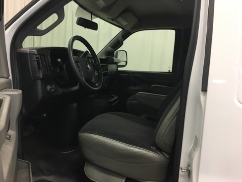 Used 2018 Chevrolet Express 2500 w/ Driver Convenience Package image 16