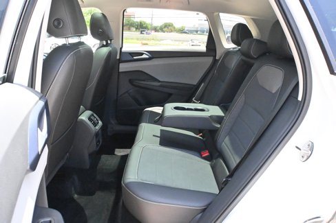 Used 2024 Volkswagen Taos SE w/ Panoramic Sunroof Package image 16