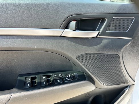 Used 2019 Hyundai Elantra SE w/ Cargo Package image 13