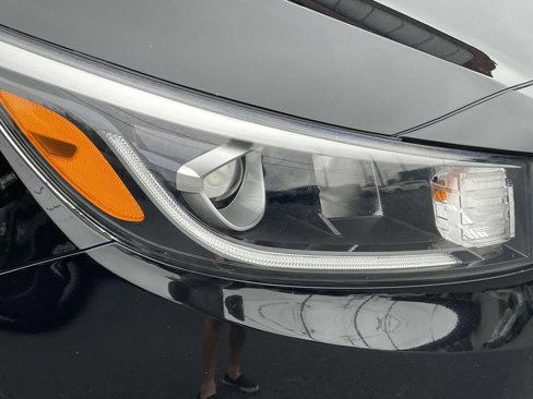 Used 2021 Kia Sedona LX image 9