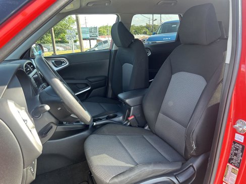 Used 2022 Kia Soul LX image 8