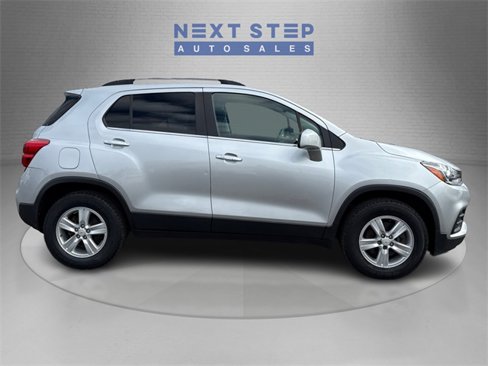 Used 2017 Chevrolet Trax LT w/ LT Convenience Package image 9