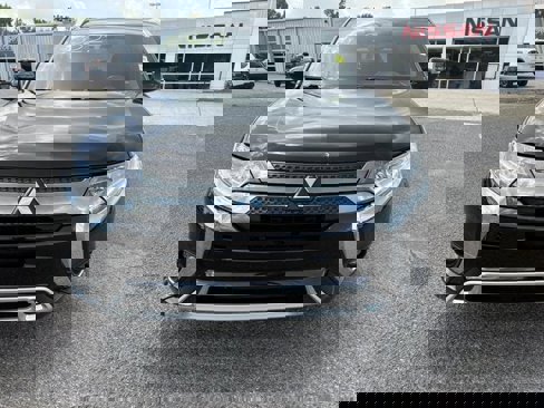 Used 2022 Mitsubishi Outlander 4WD Plug-In Hybrid image 2