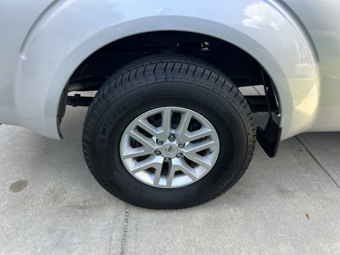 Used 2016 Nissan Frontier SV image 9