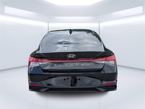 Used 2023 Hyundai Elantra SEL w/ Convenience Package image 4