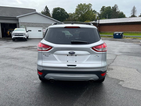 Used 2015 Ford Escape SE w/ Equipment Group 201A image 4