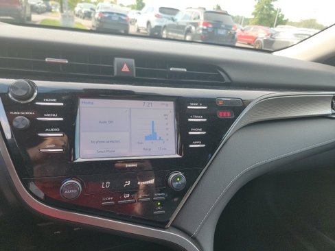 Used 2020 Toyota Camry SE image 10