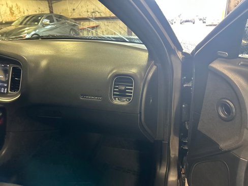 Used 2017 Dodge Charger SXT image 27