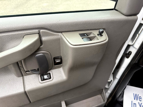 Used 2017 Chevrolet Express 2500 image 12