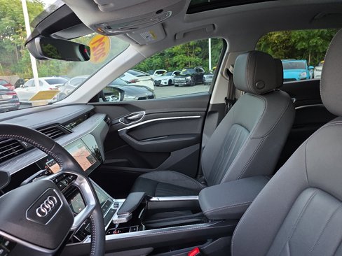 Used 2021 Audi e-tron Premium w/ Convenience Plus Package image 30