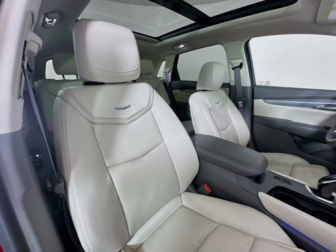Used 2017 Cadillac XT5 Luxury w/ Driver Awareness Package image 28