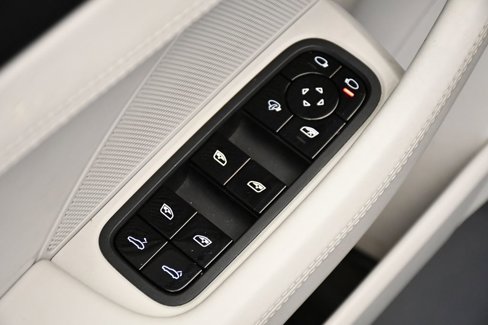 Certified 2018 Porsche Panamera 4S image 37