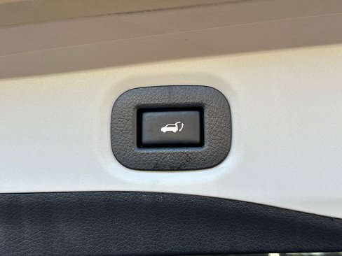 Used 2020 Nissan Rogue SV w/ Premium Package image 19