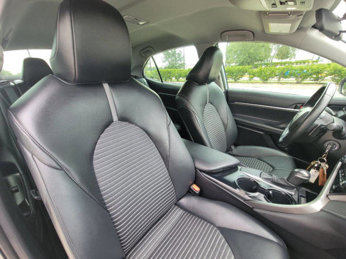 Used 2020 Toyota Camry SE image 11