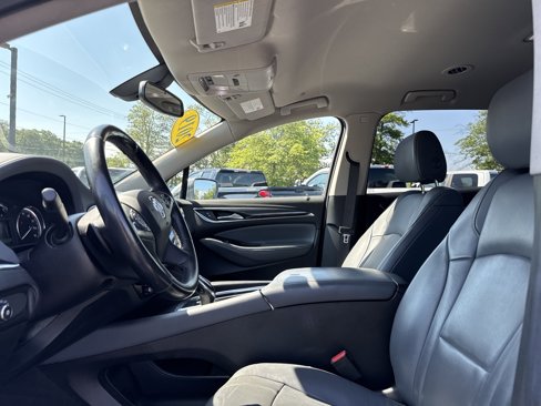 Used 2019 Buick Enclave Essence image 11