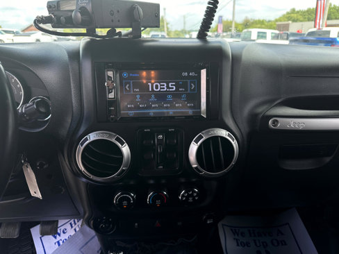 Used 2012 Jeep Wrangler Unlimited Rubicon w/ Connectivity Group image 15