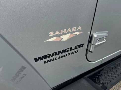 Used 2010 Jeep Wrangler Unlimited Sahara image 12