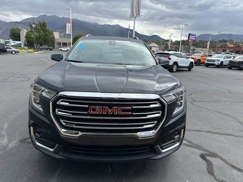 Used 2024 GMC Terrain SLT image 2
