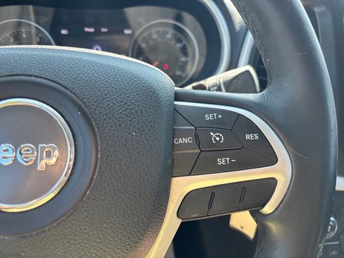 Used 2015 Jeep Cherokee Trailhawk w/ Cold Weather Group image 30
