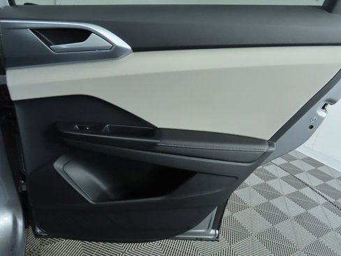 Certified 2025 Volkswagen Taos SE w/ Black Wheel Package image 28