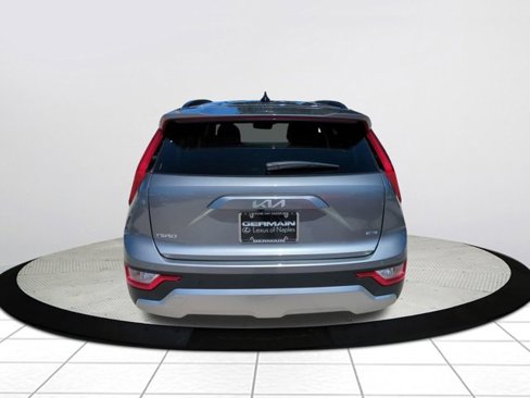 Used 2024 Kia Niro EX image 4