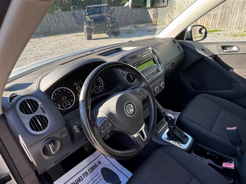 Used 2013 Volkswagen Tiguan S image 33