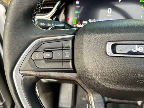 Used 2023 Jeep Grand Cherokee 4WD 4xe image 28